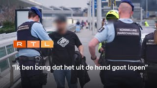 Bestuurder verdachte auto gaat confrontatie aan met marechaussees Nick en Hans  Schiphol Airport [upl. by Ymor]