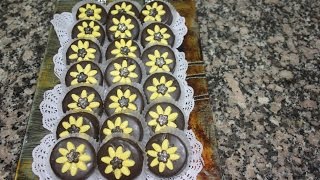 حلوى نوار الشمس باللوز والشكلاط Cookies sunflowers almonds [upl. by Leckie447]