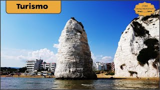 Spiaggia di Pizzomunno a Vieste e il mitico monolite [upl. by Aenaj]