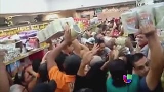 Regresan los saqueos a Venezuela ante la escasez de alimentos  Noticiero Univisión [upl. by Dillie409]