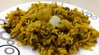 Moong Matar Khichdi  Dal KhichdiSankrant Khichdi Recipes Uttarayan Recipes [upl. by Annaitsirk]