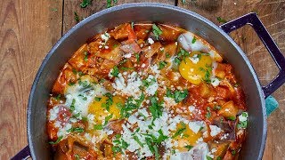 Hanan prépare une shakshuka aux aubergines  Colruyt [upl. by Nwahsek]