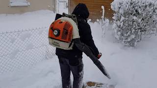 Souffleur stihl br550 VS la neige [upl. by Grider]