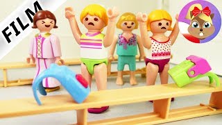 Playmobil Film polski  KTOŚ CHOWA UBRANIA PO WFie  kto zrobił żart Hani i Pii  Wróblewscy [upl. by Atinaej]