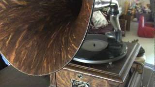 quotTHEY START THE VICTROLAquot 1914 BILLY MURRAY Victor 78rpm Record Played On Victor III Phonograph [upl. by Straus352]