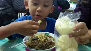 Makan enak  Mie Ayam Original Mie Keriting  Indonesian Street Food [upl. by Nivrac783]