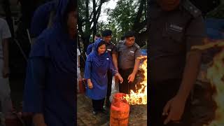 মেয়ের সাহস দেখে অবাক বিশ্ব।Nur Blogs fire firefighting fireprevention students girl girls [upl. by Lavicrep444]