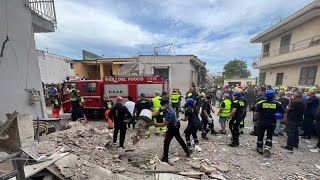 Crollo palazzina a Saviano la diretta delle operazione di soccorso [upl. by Yeleak]