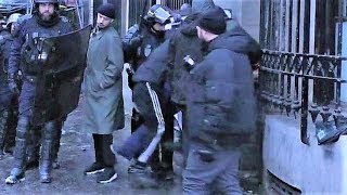 Un policier assomme un homme interpellé et menotté  Gilets jaunes  Acte 11  Bastille  26012019 [upl. by Aitnecserc105]