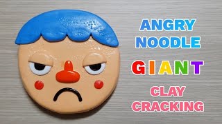 GIANT Noodle amp Pals Angry Noodle clay cracking 거대 국수와 친구들 화난 누들 점토 부수기 [upl. by Cobby]