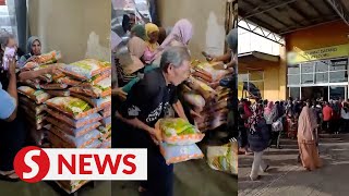 Lowpriced rice sales in Sandakan supermarket trigger frantic buying [upl. by Raab]