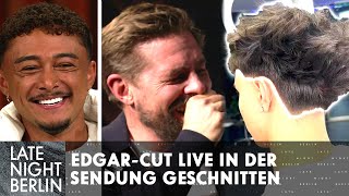 Überraschungsgast schneidet Mitarbeiter den EdgarCut  Late Night Berlin [upl. by Socin]