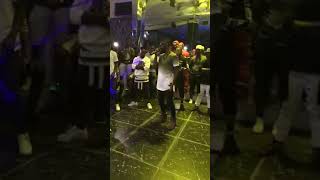 DJ ARAFAT ET SES DANSEURS FRACASSENT TOUT EN BOITE [upl. by Zsamot]