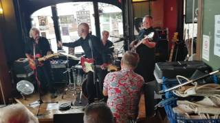 Wilko Johnson with Jeff Chapmans Roosters at The Railway Hotel [upl. by Asiulana]