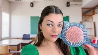 ASMR POV VOCÊ PEDIU PARA SUA AMIGA ESCOVAR SEU CABELO NA SALA DE AULA [upl. by Leihcey585]