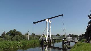 Brugopening Wittebrug Nieuwerkerk ad IJssel Ophaalbrug Drawbridge Pont Levis Klappbrücke [upl. by Nalym]