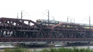 Trains pass through old Yamuna Bridge Loha pul  Delhi [upl. by Cohn]