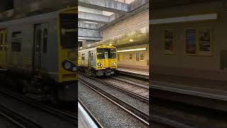 Merseyrail Class 507 507010 arrives at Conway Park Station merseyrail PEP birkenhead [upl. by Pasadis488]