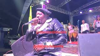 Mirinda Nyeusi akishambulia Jukwaa Arusha ktk Onyensho la Mjengoni Classic Band [upl. by Araem349]