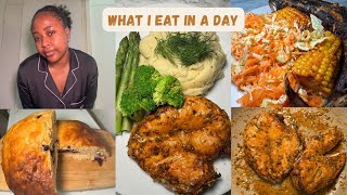 SILENT VLOG WHAT I EAT IN A DAY AS A NIGERIAN IN THE UKBAKING BLUEBERRY BREADMASH POTATOES RECIPE [upl. by Routh]