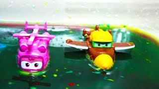 Color Washing with Super Wings Toys Bathing Learn Colors [upl. by Ykcub320]