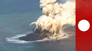 Una erupción volcánica crea una nueva isla en Japón [upl. by Katine932]