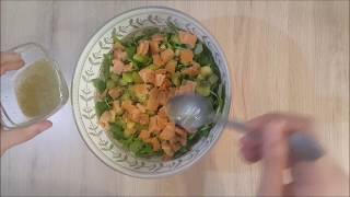 Salade de roquette au saumon fumé et kiwi [upl. by Anni602]