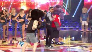 Showmatch 2014  El Oso Arturo a las piñas con todos [upl. by Acinyt]