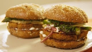 Vegetarische hamburger  De Keuken van Sofie  VTM Koken [upl. by Adnelg]