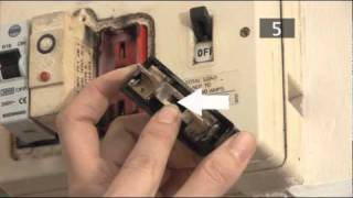 How To Change A Fuse In A Traditional Fuse Box [upl. by Charlotte]