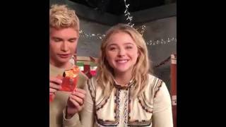 Chloë Grace Moretz prueba dulces Mexicanos [upl. by Alber948]