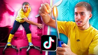 JE REPRODUIS LES PIRES LIFES HACKS TIKTOK  4 je prends de l’hélium 😂 [upl. by Howe]