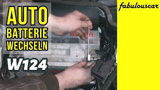 Autobatterie Starterbatterie Batterie wechseln ausbauen  MercedesBenz W124 [upl. by Ivana]