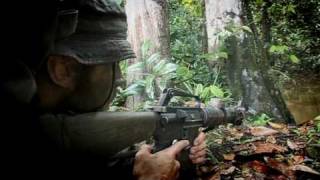 Jungletraining mariniers en luchtmobiel in Suriname [upl. by Ettenwad]