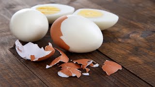 Cómo QUITAR fácil y rápido la cáscara a los HUEVOS 🥚cocidos  Consejos de cocina [upl. by Clemen859]