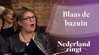 Blaas de bazuin  Nederland Zingt [upl. by Ikairik277]