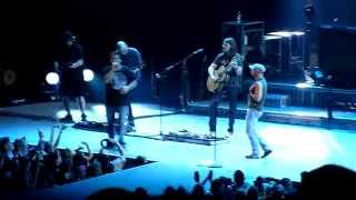 Kenny Chesney amp Uncle Kracker  Drift Away  Nashville TN  32615 [upl. by Arakal]