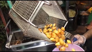 Bahadurabad ke Cube Fries  Karachi Street Food  Episode 15 [upl. by Nevyar145]