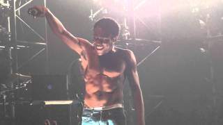 Childish Gambino  quotLights Turned Onquot Live in Los Angeles 111211 [upl. by Scarlet]