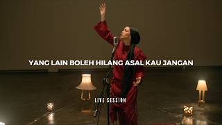 Mitty Zasia  Yang Lain Boleh Hilang Asal Kau Jangan Live acoustic amp Choir [upl. by Akinot]