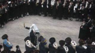 Bobov Hakufos on Simchas Torah [upl. by Aral56]