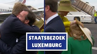 Afvliegende hoed en omhelzing bij ontvangst Luxemburg  Blauw Bloed [upl. by Ayvid]