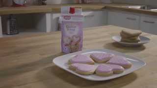 Koekjes versieren met hartjes van Cookie Icing van Dr Oetker [upl. by Odysseus]