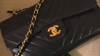 WHAT FITS CHANEL CHEVRON MEDIUM FLAP [upl. by Esyla374]