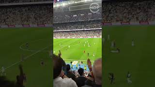 Ferran Torres le pega un pelotazo a un hincha en el partido Barcelona vs Real Madrid [upl. by Akeem]