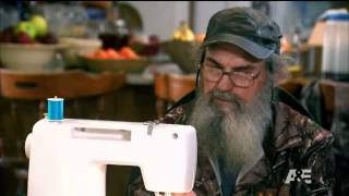 Duck Dynasty Si Saws Apron S01 E12 [upl. by Ettenad]