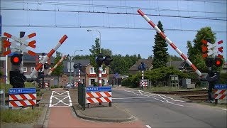 Spoorwegovergang Schinnen  Dutch railroad crossing [upl. by Gizela431]