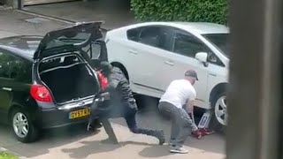 Catalytic Converter theft From Toyota Prius High Barnet [upl. by Garaway]