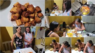 OLHA ESSES ENROLADINHO DE SALSICHA FEITO COM A MASSA DE PASTEL QUE VITÓRIA FEZ DELICIOSO 😋 [upl. by Ynagoham]