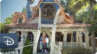 Goofy in The Art of Vacationing  Disneyland Resort [upl. by Venator872]